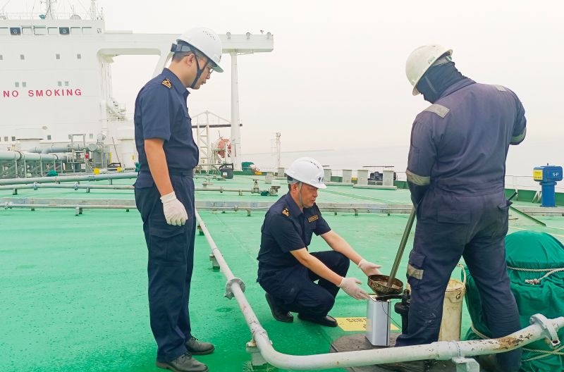 煙臺海關(guān)保障原油進口穩(wěn)定 助力中阿經(jīng)貿(mào)合作發(fā)展（圖）