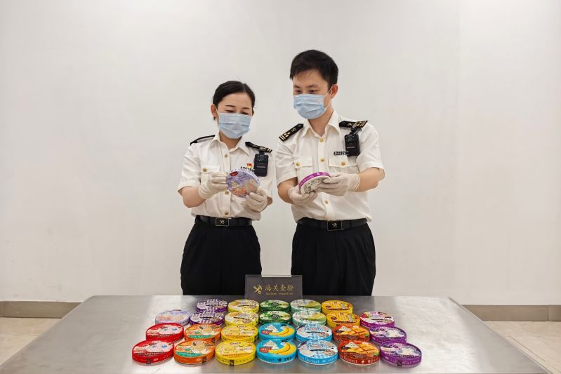 青島膠東機(jī)場海關(guān)查獲攜帶入境侵權(quán)“LABUBU”產(chǎn)品483件（圖）