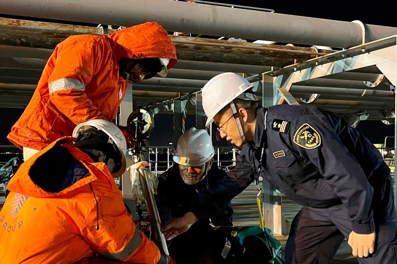 煙臺海關(guān)查獲違規(guī)寄遞進境隱形眼鏡720片枚（圖）