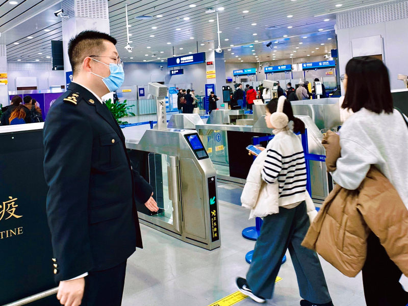 75噸帝王蟹“鮮”抵威海豐富春節(jié)餐桌（圖）