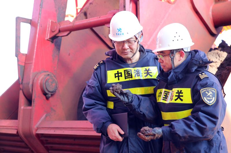 黃島海關(guān)查獲禁止進(jìn)口洋垃圾50.1噸（圖）